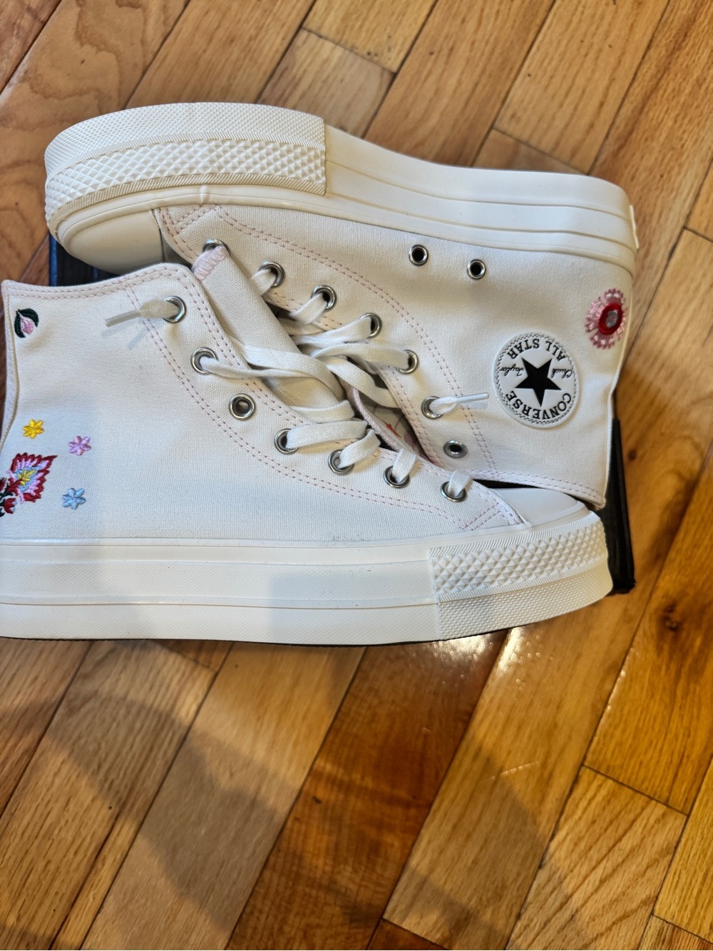 Converse Chuck Taylor All Star Lift Platform Floral Embroidery - Picture 6 of 11